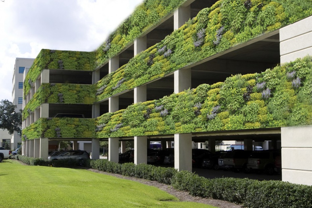 Automobile Infrastruktur im Einklang mit der Natur: Ein Parkhaus mit vertikaler Begrünung als Symbol für umweltfreundliche Ansätze.